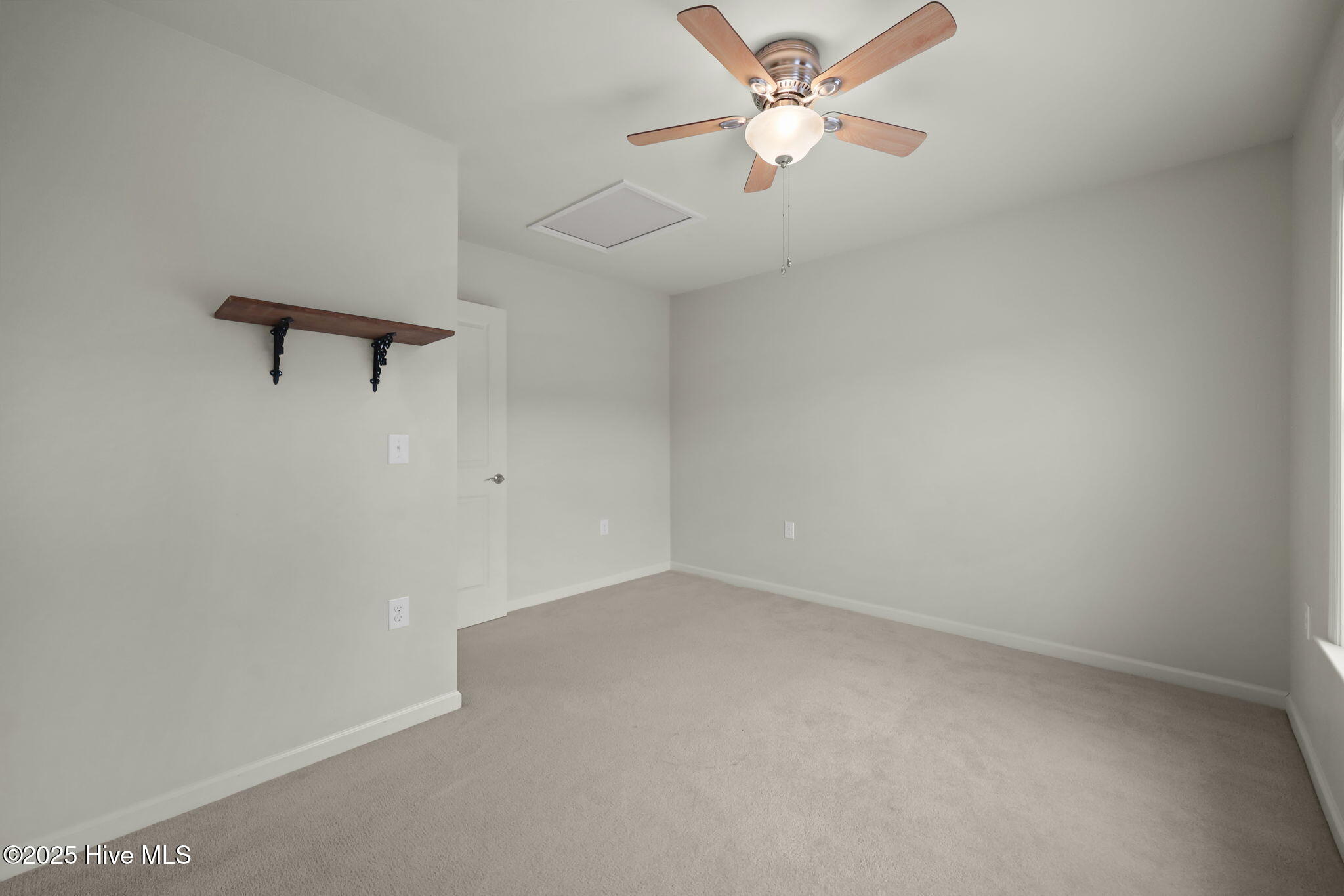 408 Sullivan Loop Road Midway Park, NC 28544 - Photo 15 of 36 16-web-or-mls-408 Sullivan Loop Rd 037