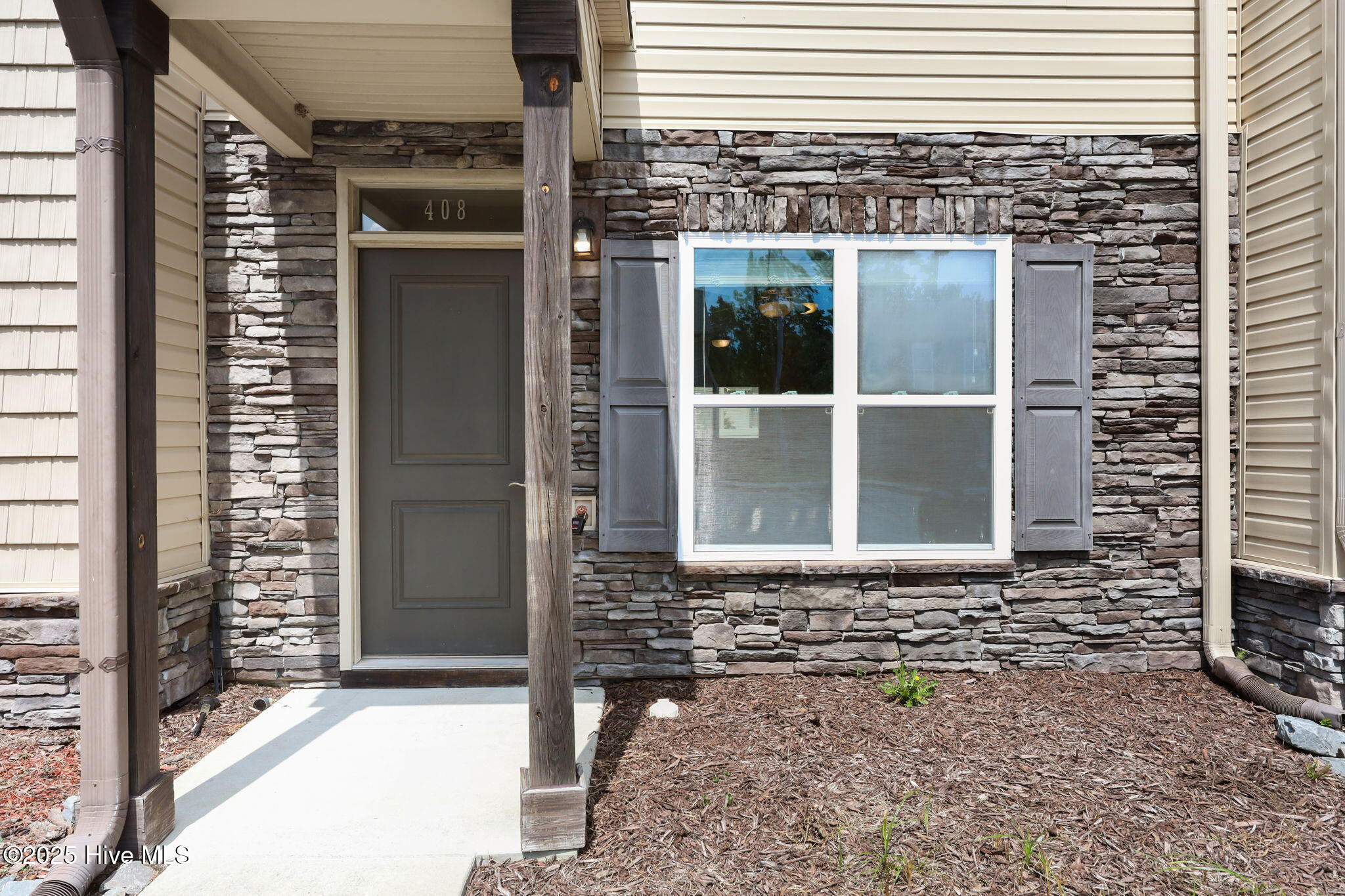 408 Sullivan Loop Road Midway Park, NC 28544 - Photo 2 of 36 25-web-or-mls-408 Sullivan Loop Rd 064