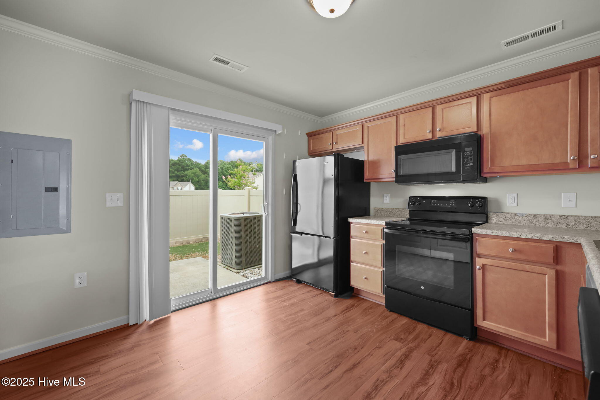 408 Sullivan Loop Road Midway Park, NC 28544 - Photo 7 of 36 10-web-or-mls-408 Sullivan Loop Rd 021