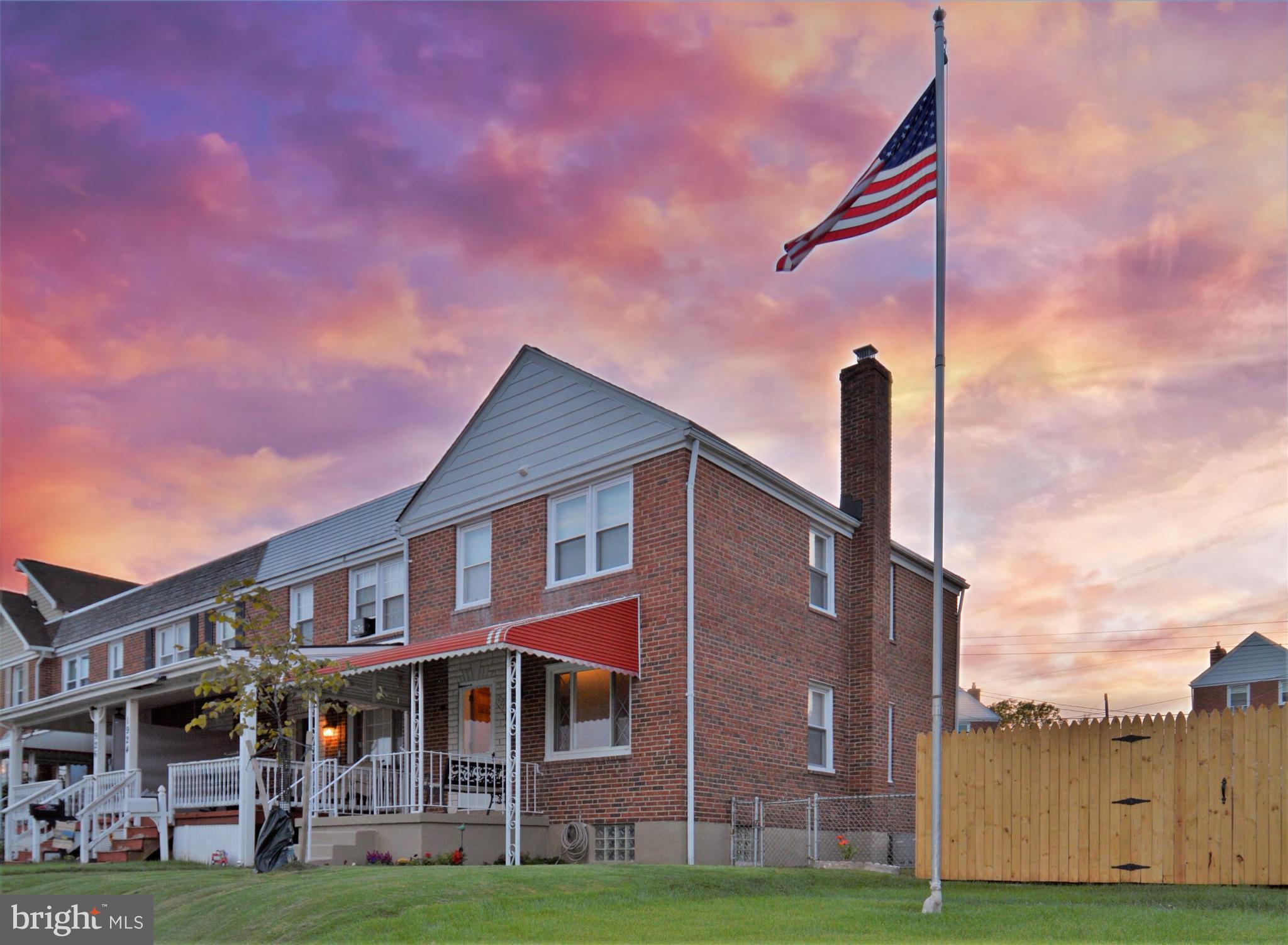 1922 Searles Rd - Beautiful End of Group Town Home