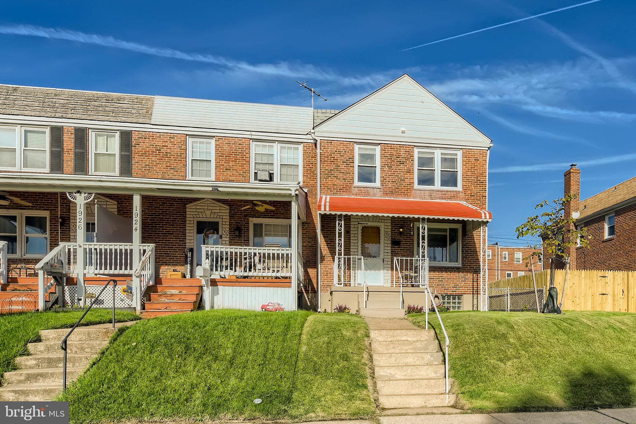 1922 Searles Rd - Beautiful End of Group Town Home