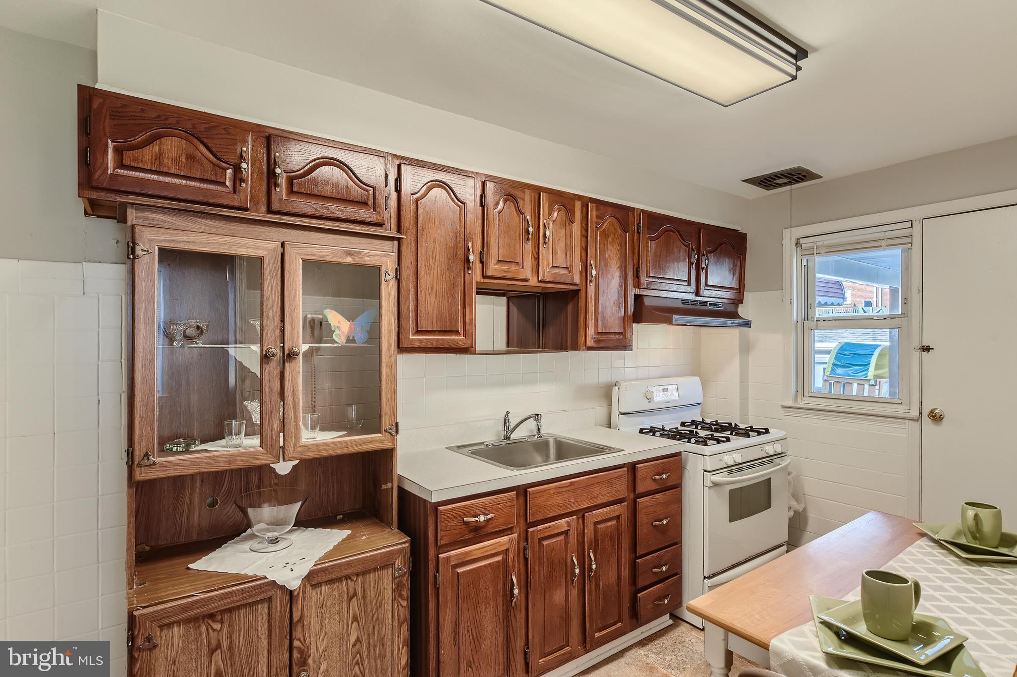 1922 Searles Road Dundalk, MD 21222 - Photo 9 of 28 Kitchen