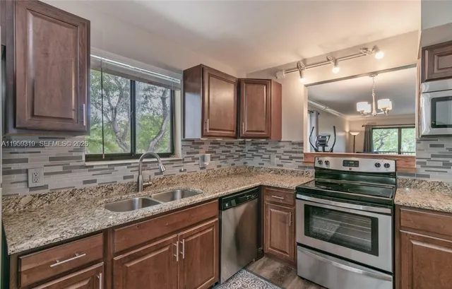 $345,000 | 402 Lakeview Drive, Unit 201, Weston, FL 33326