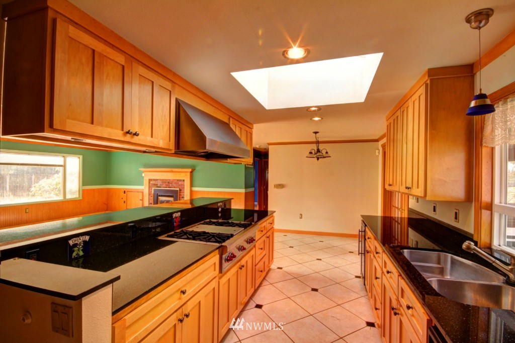 386 East Laurel Road Bellingham, WA 98226 - Photo 7 of 24