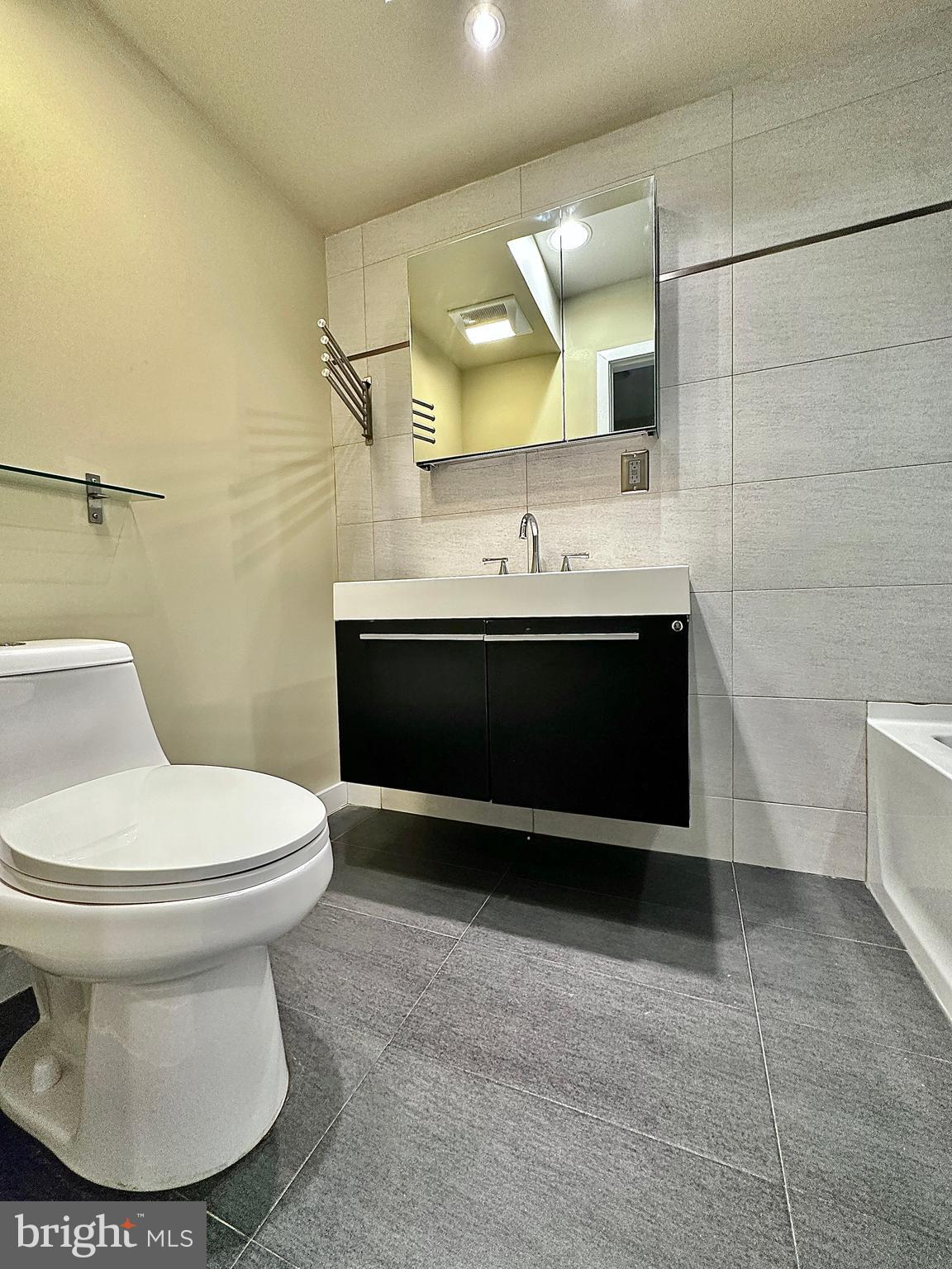 1017 North 3rd Street Philadelphia, PA 19123 - Photo 33 of 49 Full bath 2nd fl