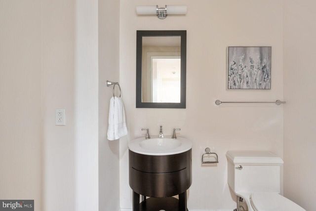 $855,000 | 1111 19th Street North, Unit 1907, Arlington, VA 22209