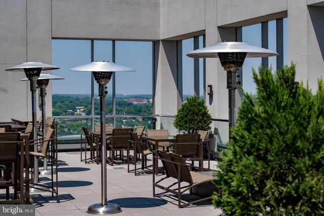 $855,000 | 1111 19th Street North, Unit 1907, Arlington, VA 22209