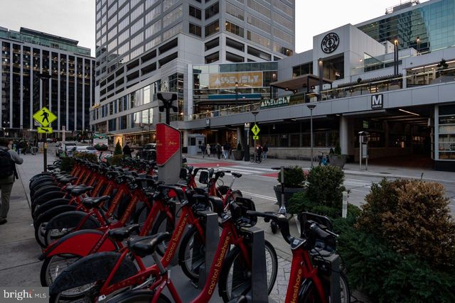 $855,000 | 1111 19th Street North, Unit 1907, Arlington, VA 22209