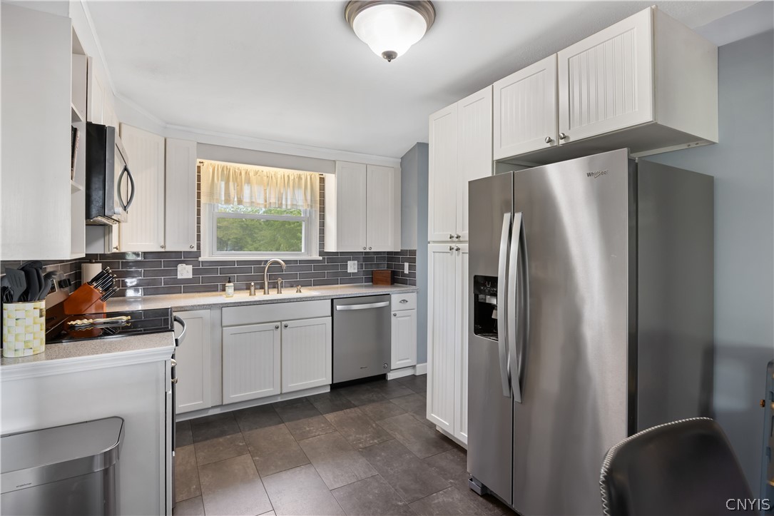 206 Salisbury Road Geddes, NY 13219 - Photo 5 of 33