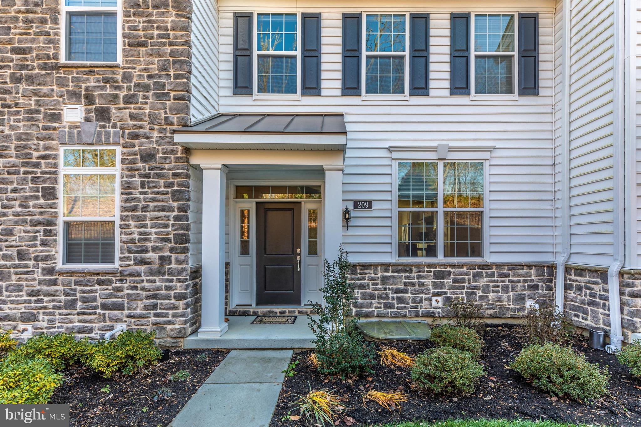 209 Avian Alley Springfield, PA 19064 - Photo 2 of 39 Gallery Image 2