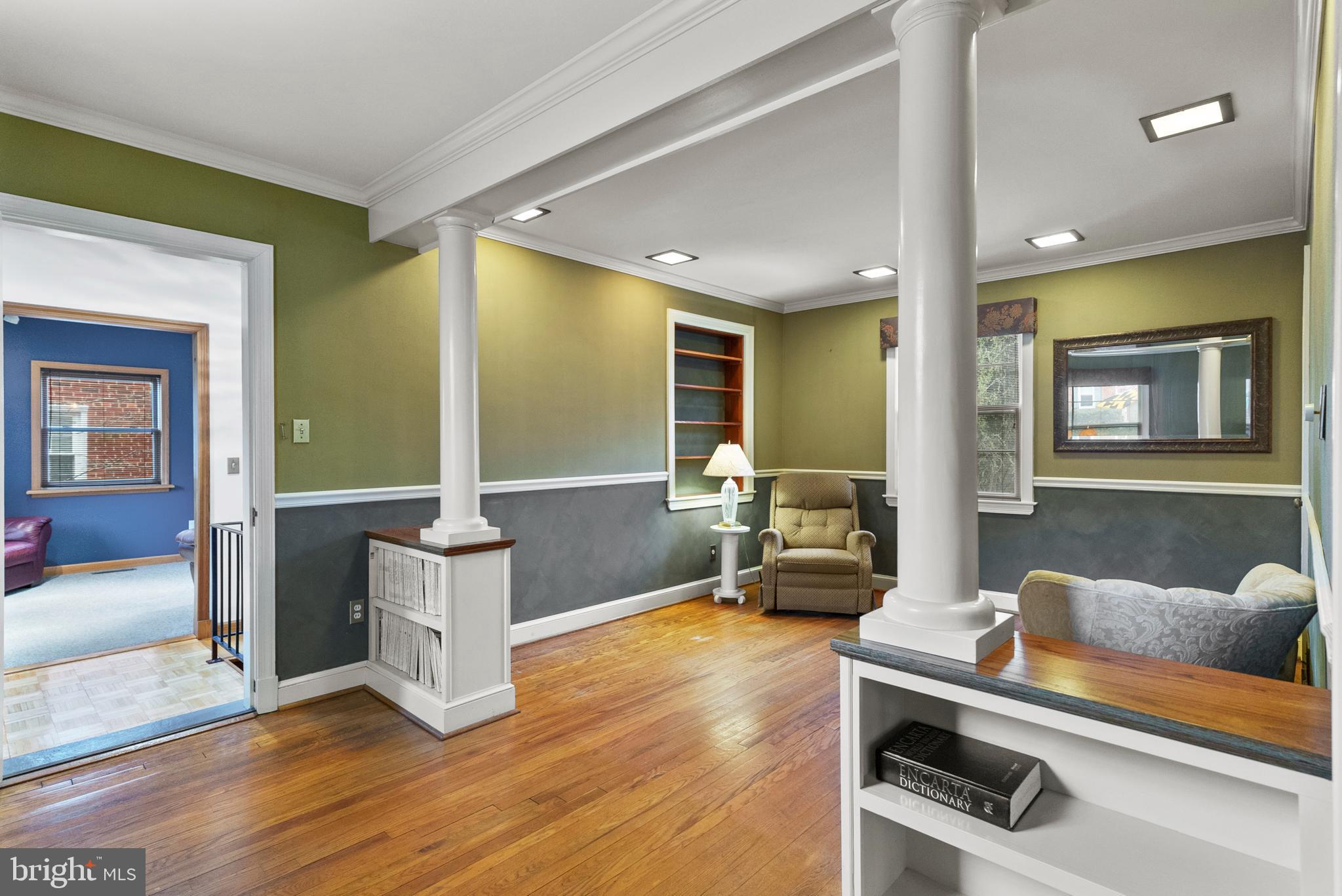 10016 Tenbrook Drive Silver Spring, MD 20901 - Photo 4 of 23 Sitting room front entrance with built-in shelves.