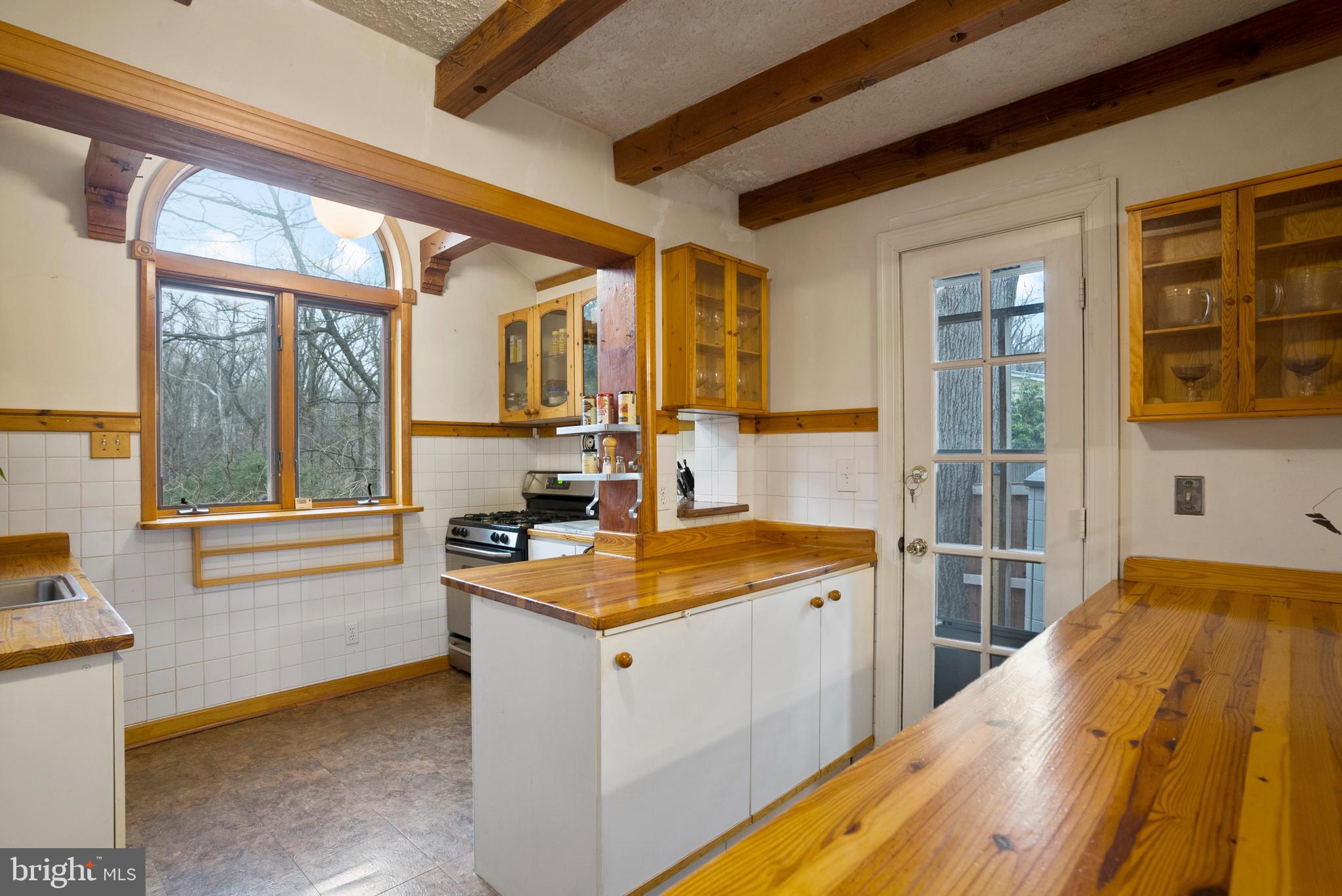 10016 Tenbrook Drive Silver Spring, MD 20901 - Photo 9 of 23 One of a kind kitchen with vaulted ceiling.