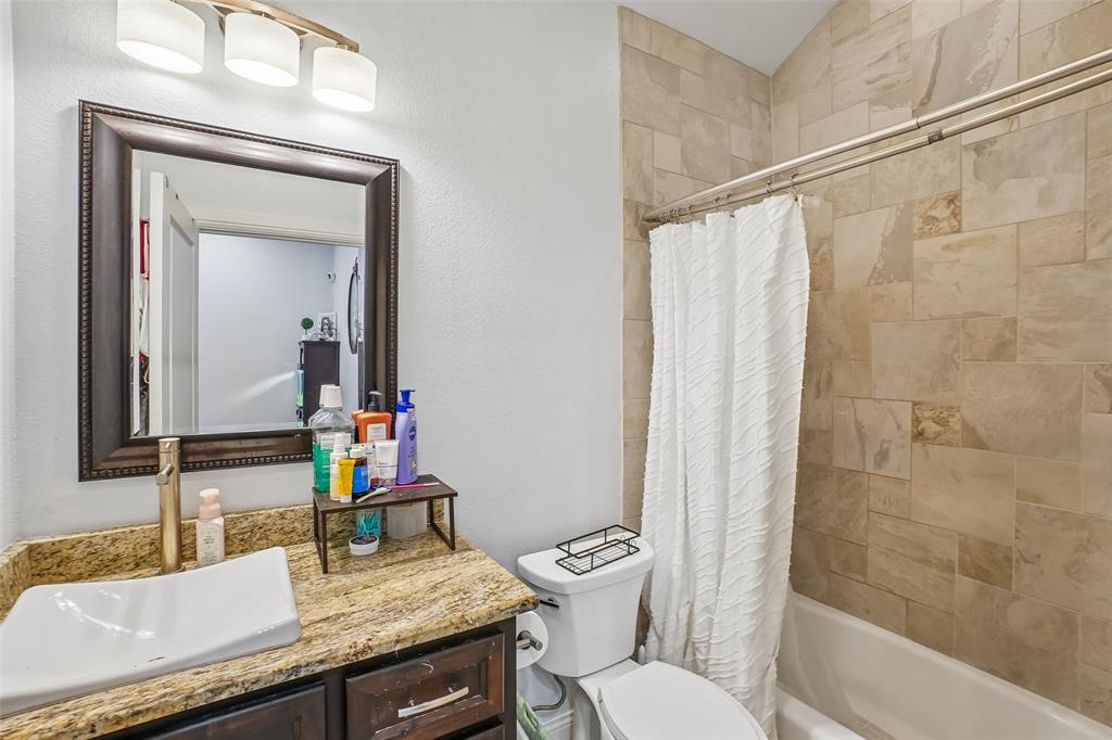 1414 Record Crossing Road Dallas, TX 75235 - Photo 13 of 40 1414B Bathroom 2