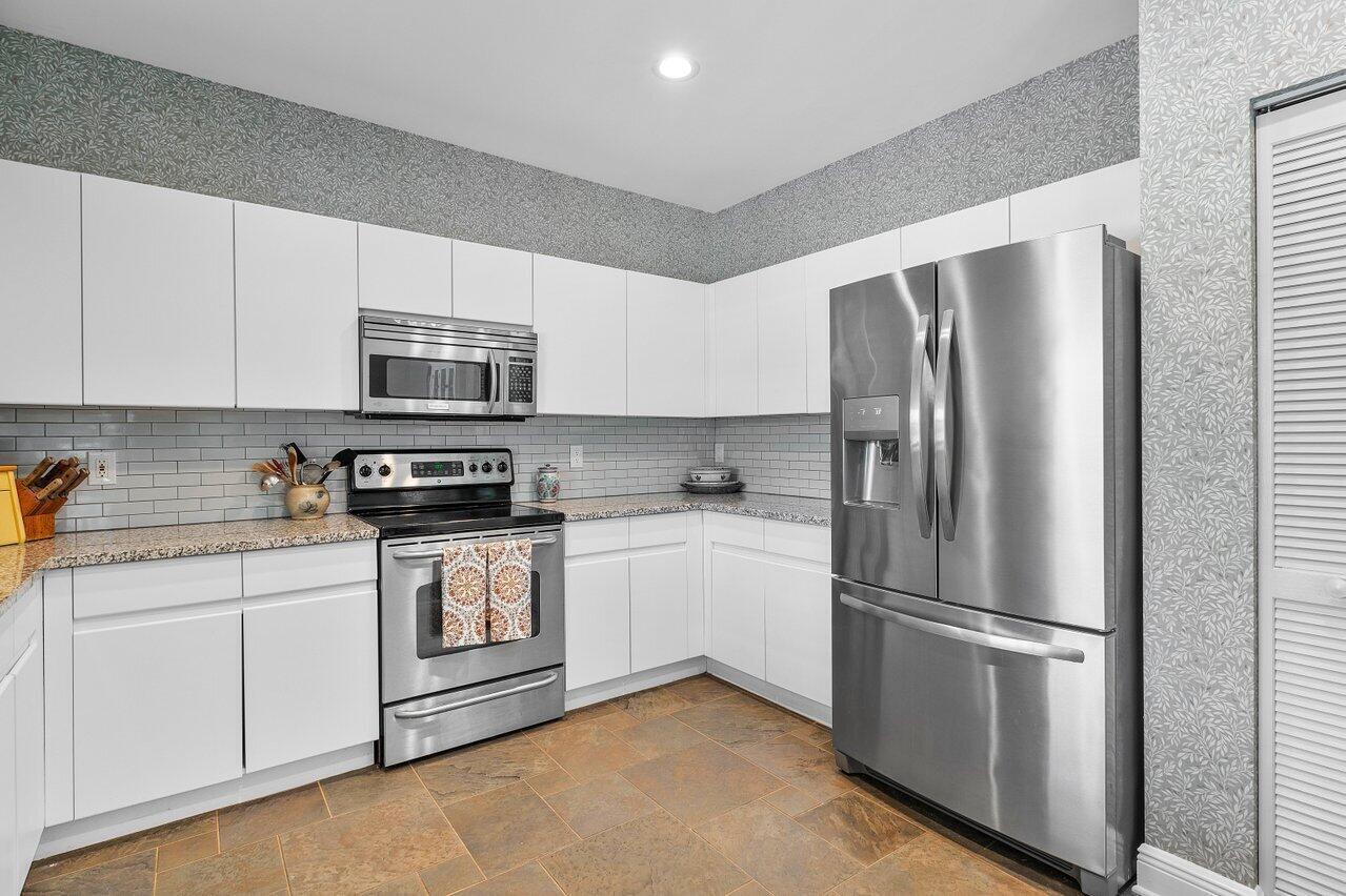 11842 Island Lakes Lane Boca Raton, FL 33498 - Photo 13 of 49 015-11842IslandLakesLane-BocaRaton-FL-33