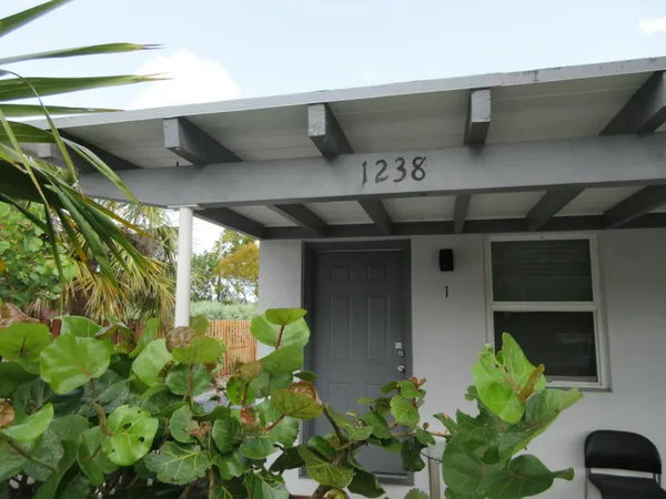 $1,300 | 1238 17th Avenue North, Unit 6, Lake Worth Beach, FL 33460