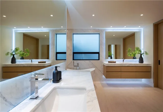 $9,950,000 | 31899 Circle Drive, Laguna Beach, CA 92651