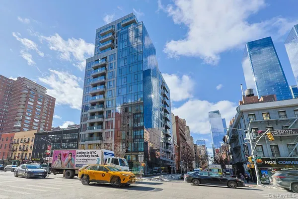 $1,239,000 | 300 West 30th Street, Unit 10D | Chelsea