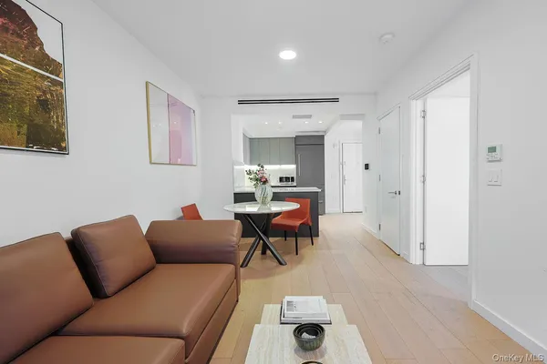 $1,239,000 | 300 West 30th Street, Unit 10D | Chelsea