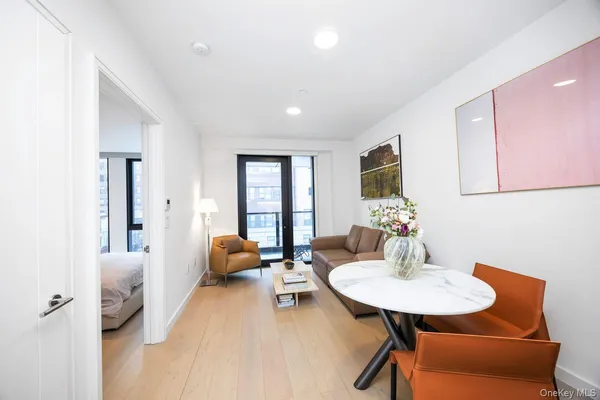 $1,239,000 | 300 West 30th Street, Unit 10D | Chelsea