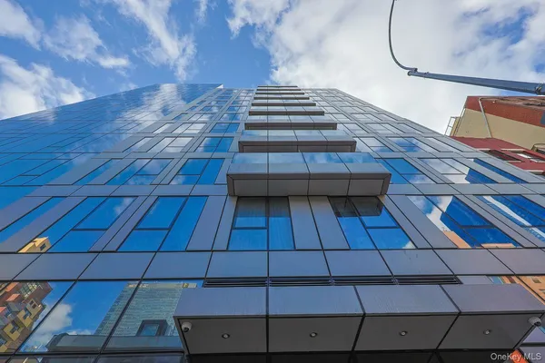 $1,239,000 | 300 West 30th Street, Unit 10D | Chelsea