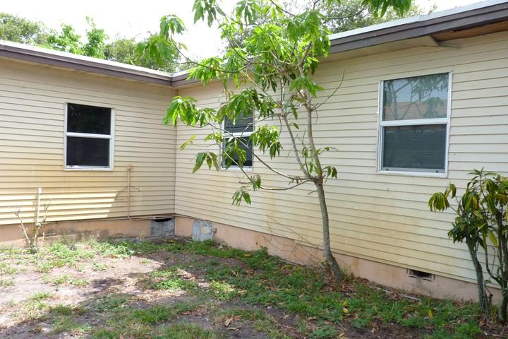 525 Southridge Road Delray Beach, FL 33444 - Photo 1 of 17 FRONT