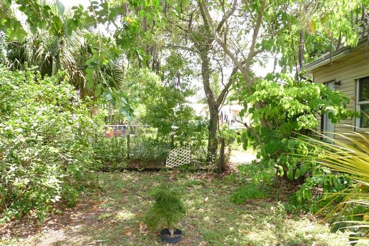 525 Southridge Road Delray Beach, FL 33444 - Photo 17 of 17 FRONT YARD