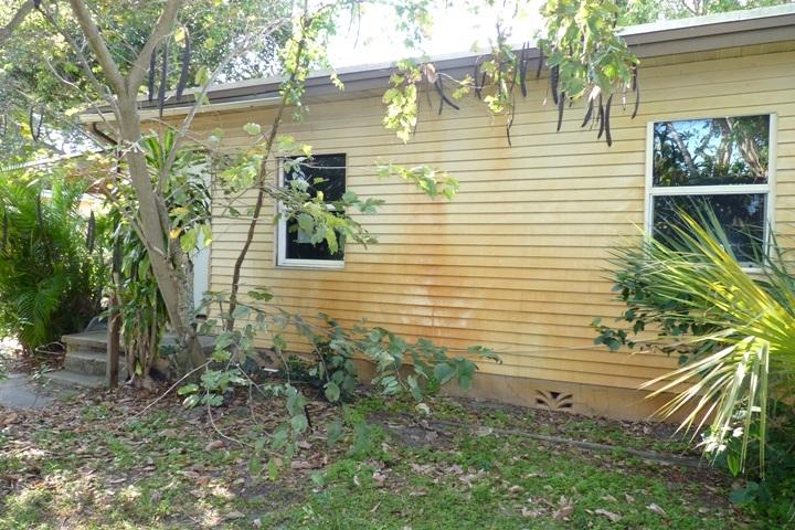 525 Southridge Road Delray Beach, FL 33444 - Photo 3 of 17 FRONT