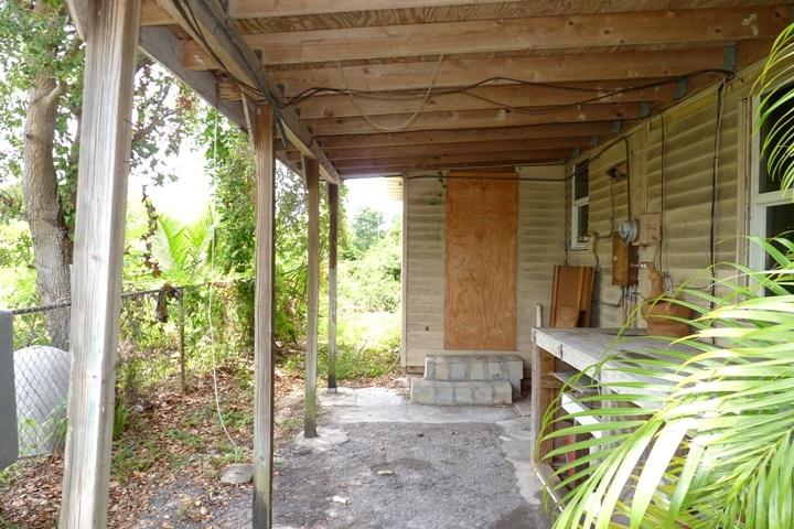 525 Southridge Road Delray Beach, FL 33444 - Photo 4 of 17 CARPORT