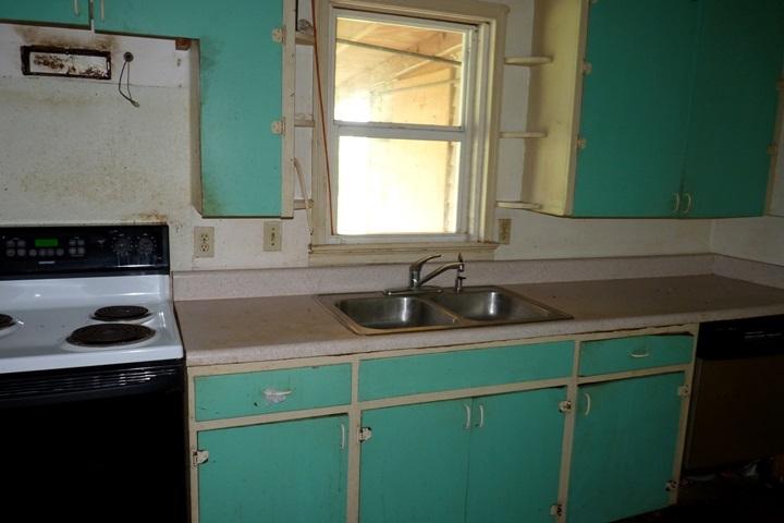 525 Southridge Road Delray Beach, FL 33444 - Photo 7 of 17 KITCHEN LEFT