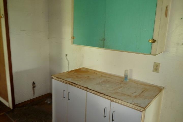 525 Southridge Road Delray Beach, FL 33444 - Photo 8 of 17 KITCHEN RIGHT