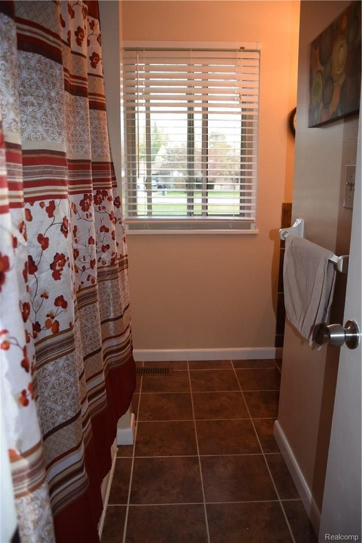 7502 Coldwater Road Flushing, MI 48433 - Photo 33 of 45 DSC_2546.JPG