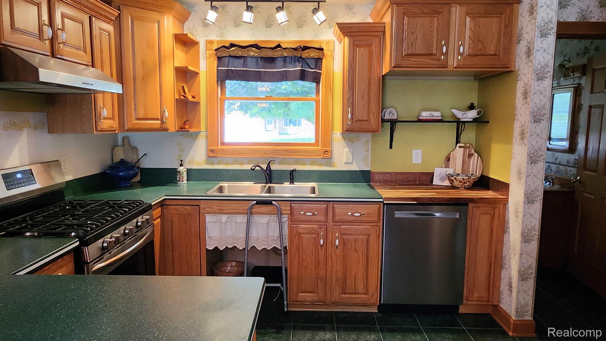 4347 Old Carriage Road Flint, MI 48507 - Photo 8 of 40 Gallery Image 8