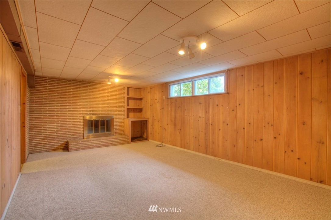 3020 Northwest 75th Street Seattle, WA 98117 - Photo 18 of 22 a view of an empty room with a window