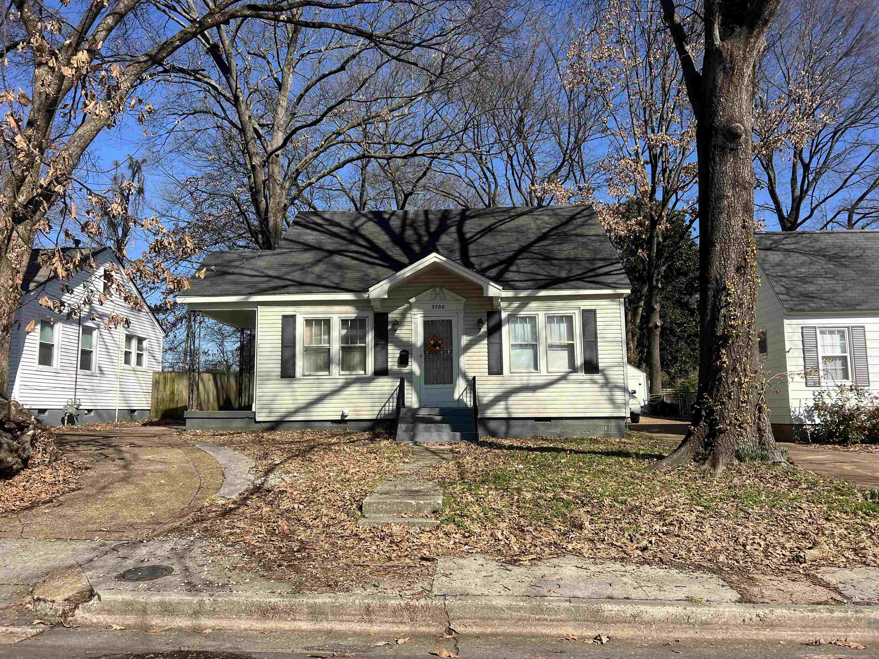 3588 Kearney Avenue Memphis, TN 38111 - Photo 2 of 2 View of front of house with crawl space