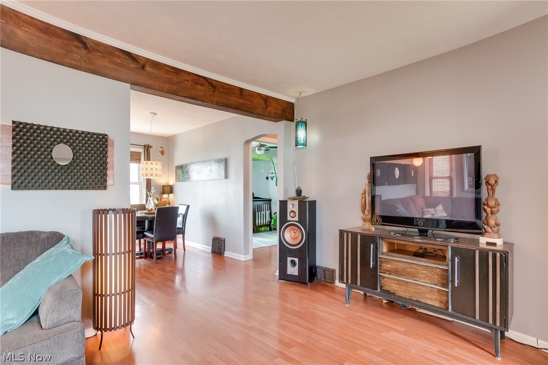 1293 Sunset Road Cleveland, OH 44124 - Photo 4 of 33