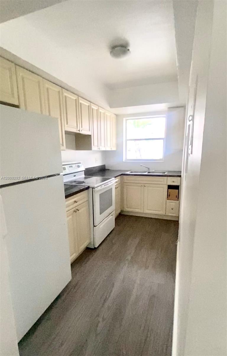 7324 Southwest 82nd Street, Unit B206 Miami, FL 33143 - Photo 16 of 35