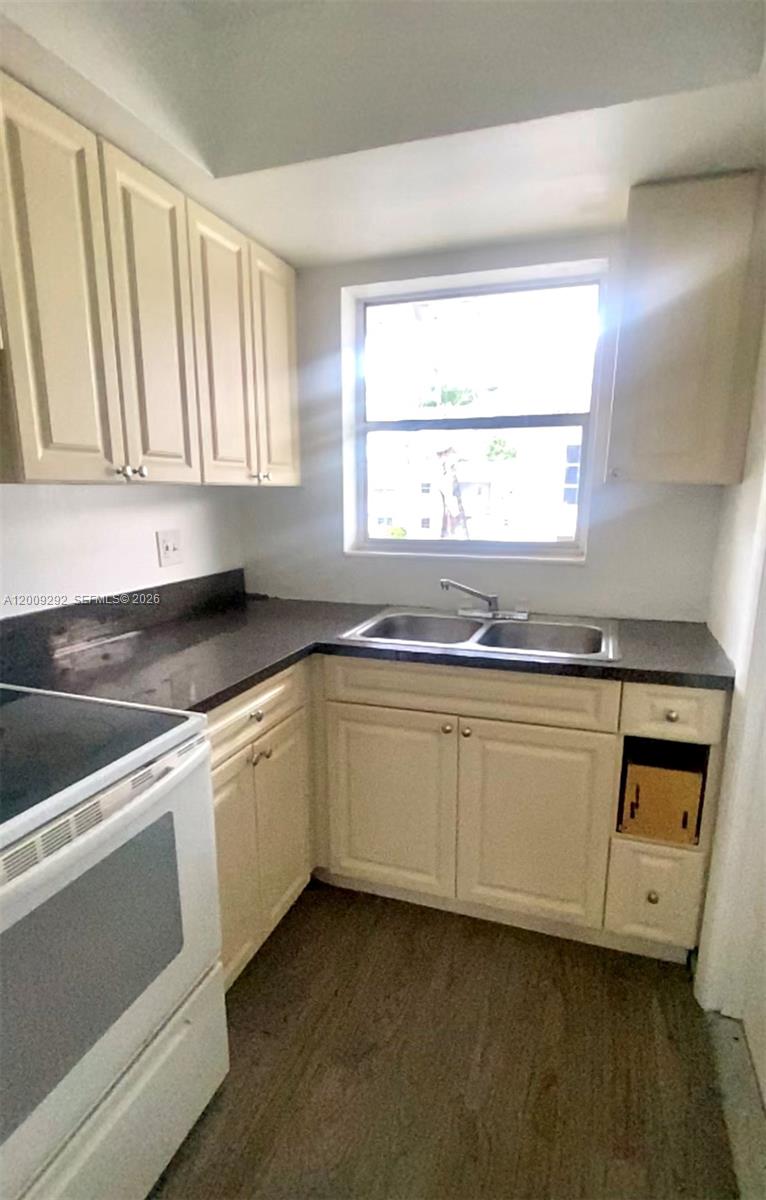 7324 Southwest 82nd Street, Unit B206 Miami, FL 33143 - Photo 17 of 35