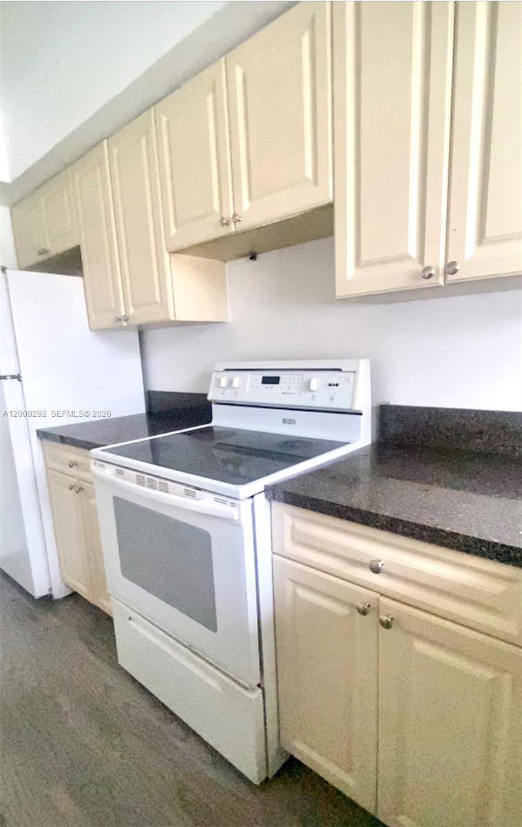 7324 Southwest 82nd Street, Unit B206 Miami, FL 33143 - Photo 18 of 35