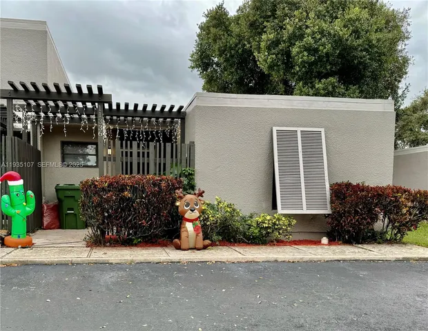 $3,200 | Pembroke Lakes, Pembroke Pines, FL 33026