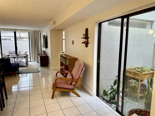 $3,200 | Pembroke Lakes, Pembroke Pines, FL 33026