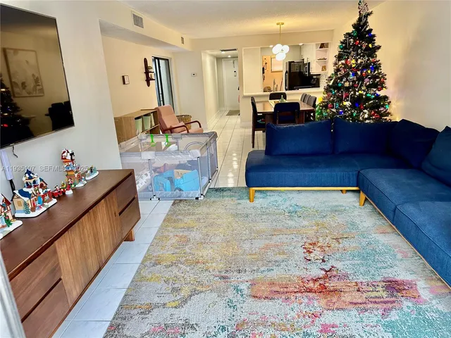 $3,200 | Pembroke Lakes, Pembroke Pines, FL 33026