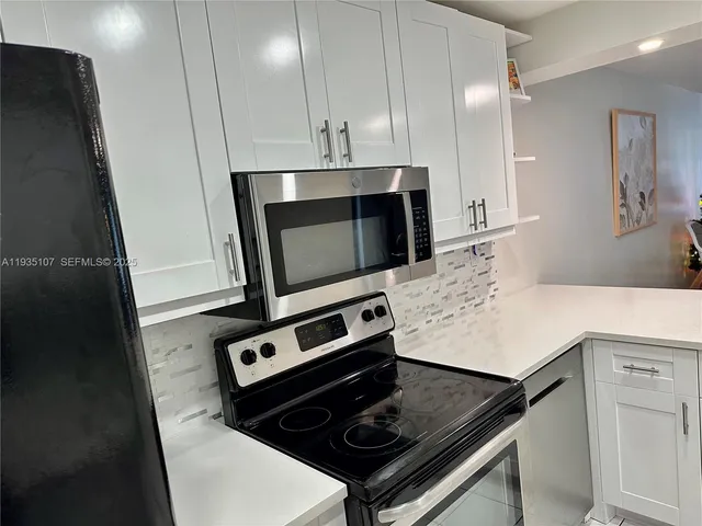 $3,200 | Pembroke Lakes, Pembroke Pines, FL 33026
