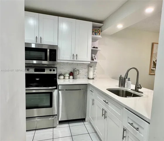 $3,200 | Pembroke Lakes, Pembroke Pines, FL 33026