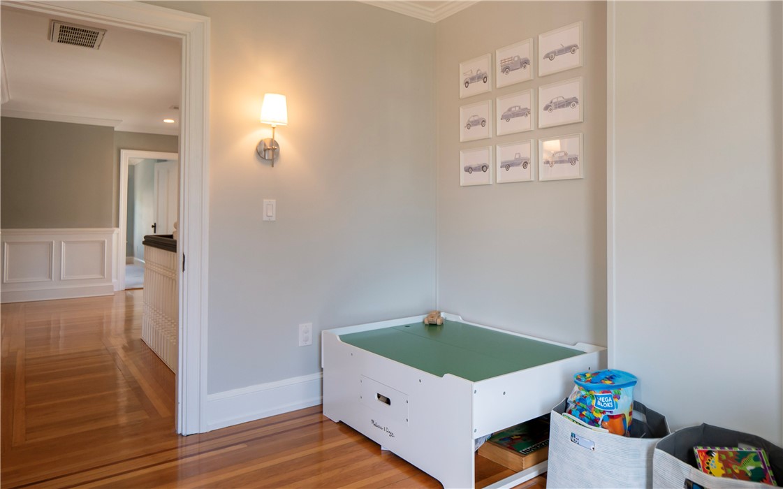 12 Bliss Road Newport, RI 02840 - Photo 25 of 47