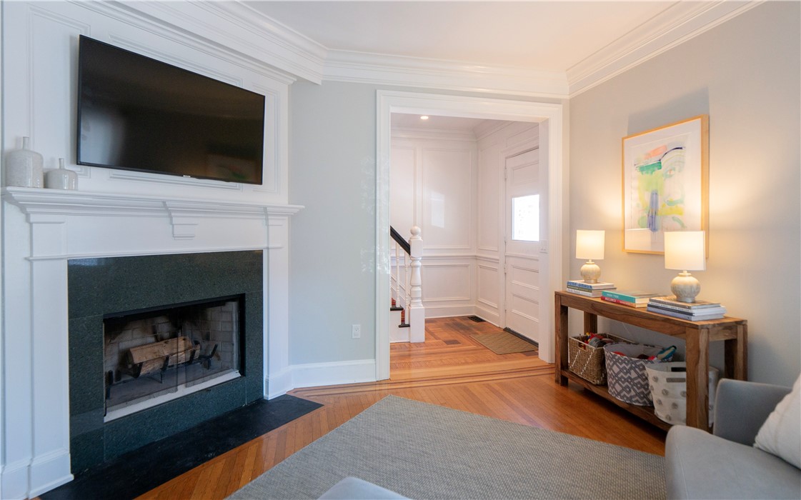 12 Bliss Road Newport, RI 02840 - Photo 6 of 47