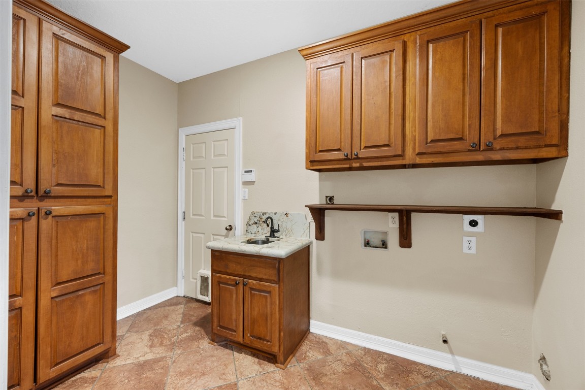 2622 Muegge Road Rosenberg, TX 77471 - Photo 13 of 35 a view of room with washer and dryer