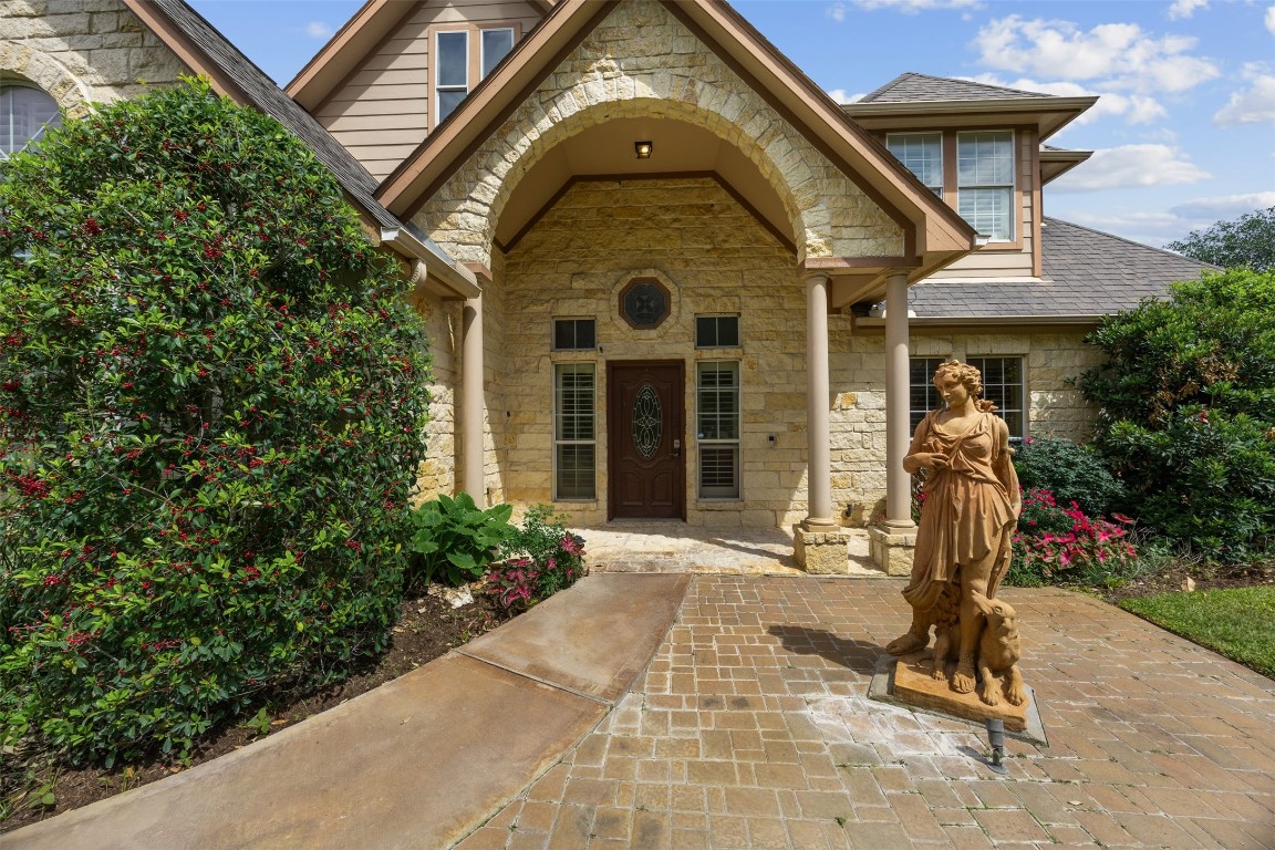 2622 Muegge Road Rosenberg, TX 77471 - Photo 2 of 35 a front view of a house with a garden