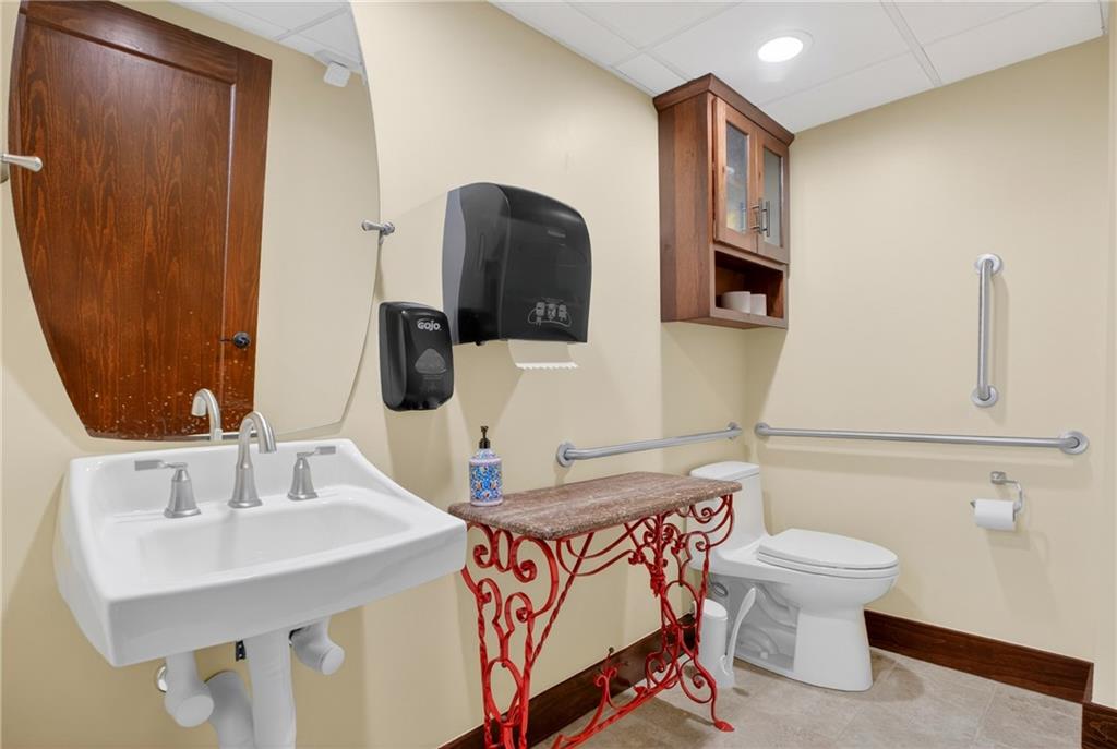 750 Washington Road Pittsburgh, PA 15228 - Photo 33 of 45 a bathroom with a sink and a mirror