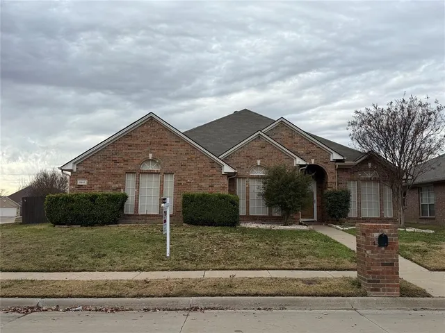$2,600 | 8617 Shadow Trace Drive, Fort Worth, TX 76244
