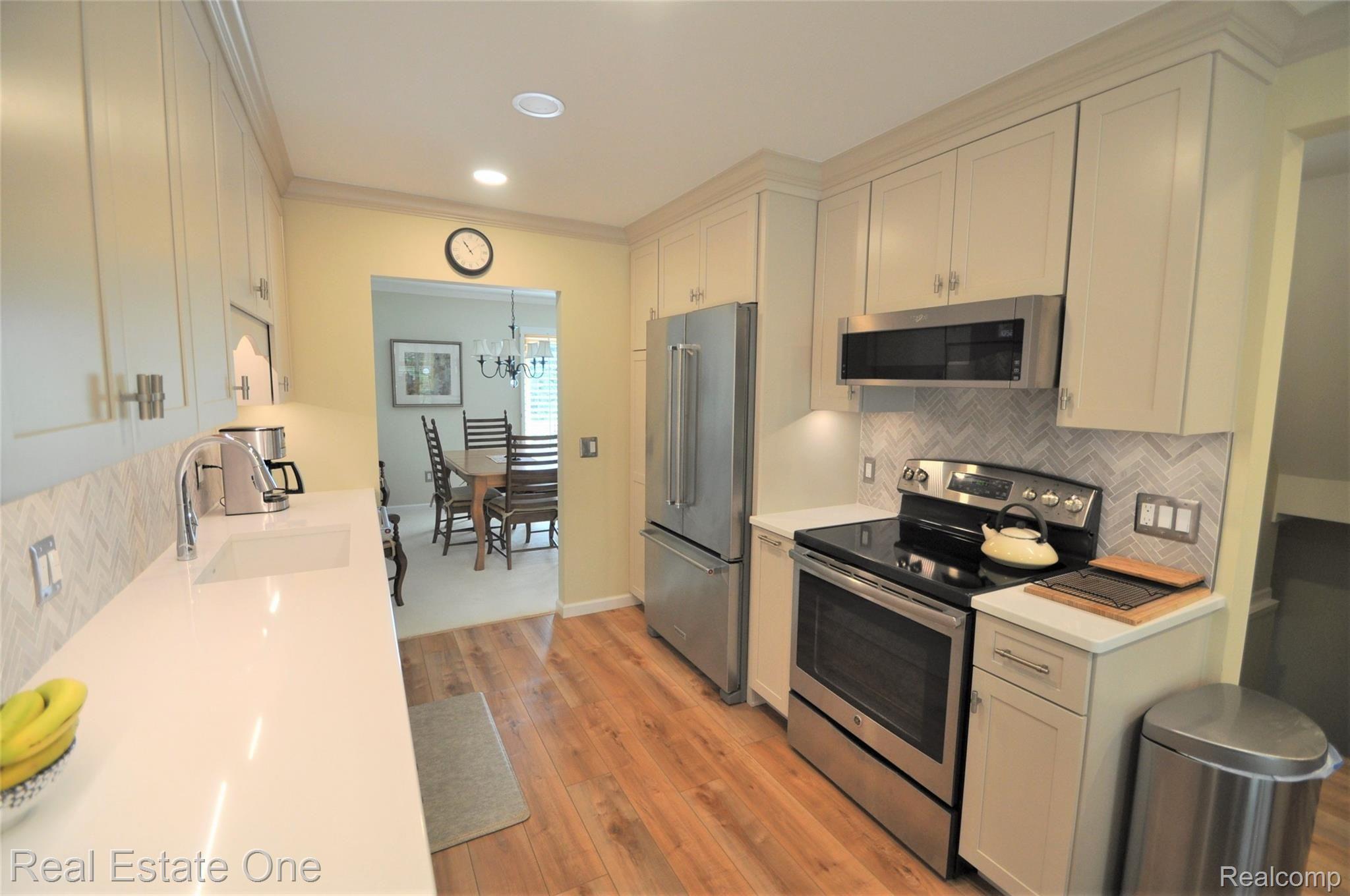 376 Willow Grove Lane, Unit 33 Rochester, MI 48307 - Photo 5 of 44 5.JPG